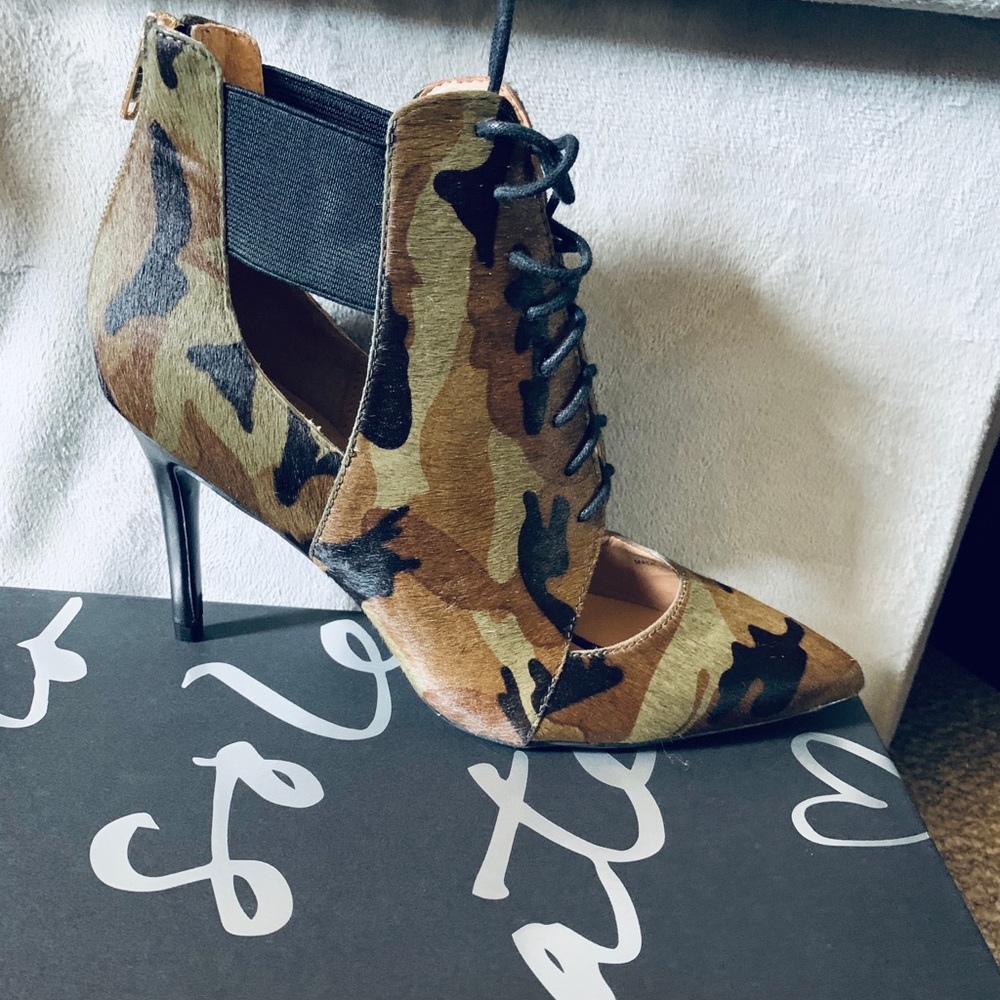 Shoes - Picture 3 of 3